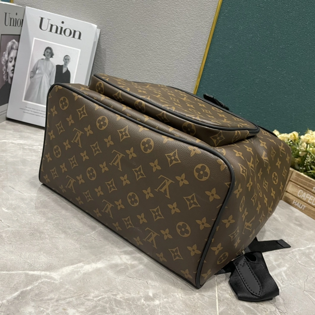 Louis Vuitton AAA Quality Backpacks For Unisex Versatile 6770