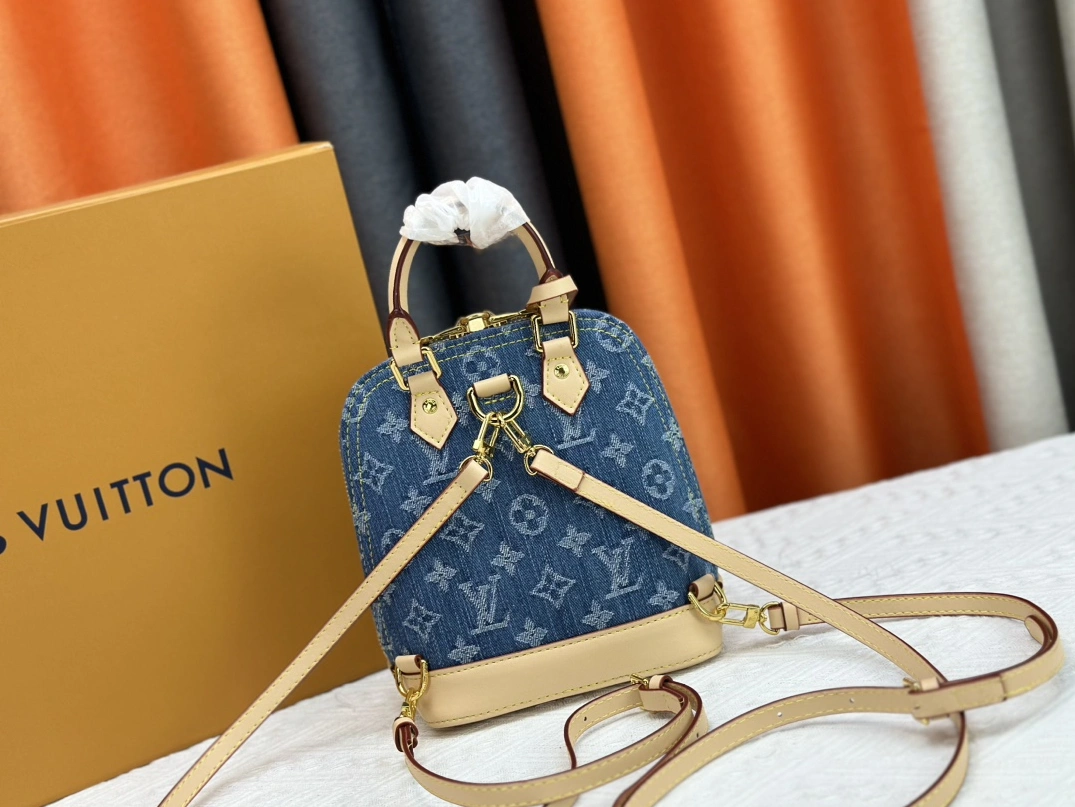Louis Vuitton AAA Quality Backpacks For Women Sleek 9921