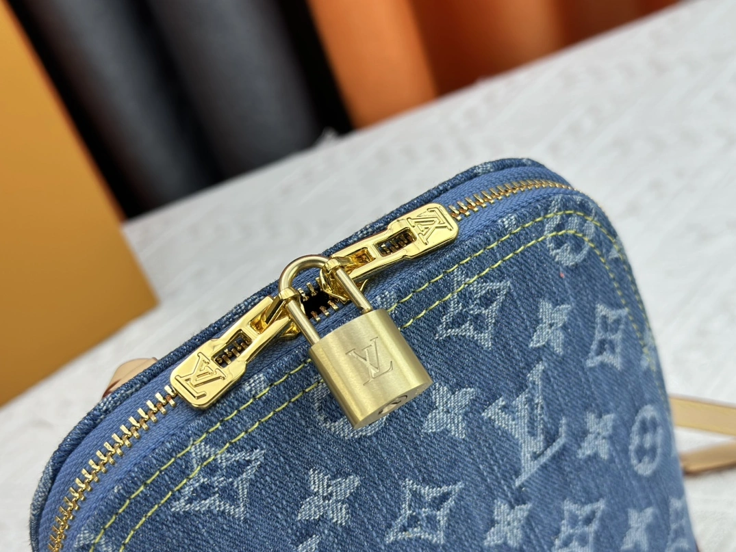 Louis Vuitton AAA Quality Backpacks For Women Sleek 9921