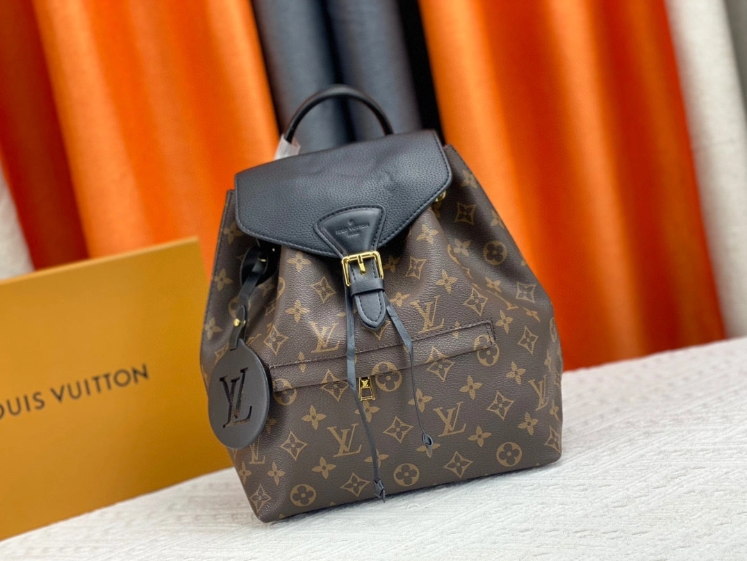 Louis Vuitton AAA Quality Backpacks For Women Trendsetting 1298