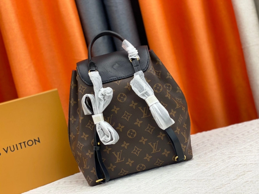 Louis Vuitton AAA Quality Backpacks For Women Trendsetting 1298