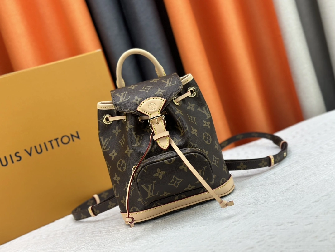 Louis Vuitton AAA Quality Backpacks For Women Trendsetting 6003