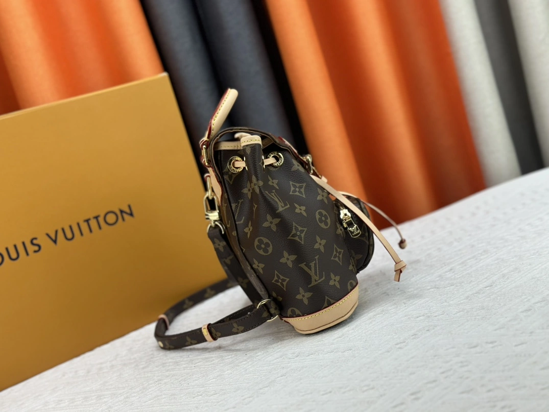Louis Vuitton AAA Quality Backpacks For Women Trendsetting 6003