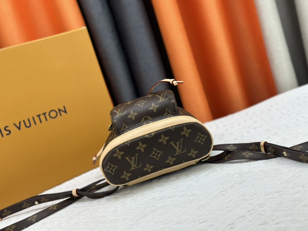 Louis Vuitton AAA Quality Backpacks For Women Trendsetting 6003