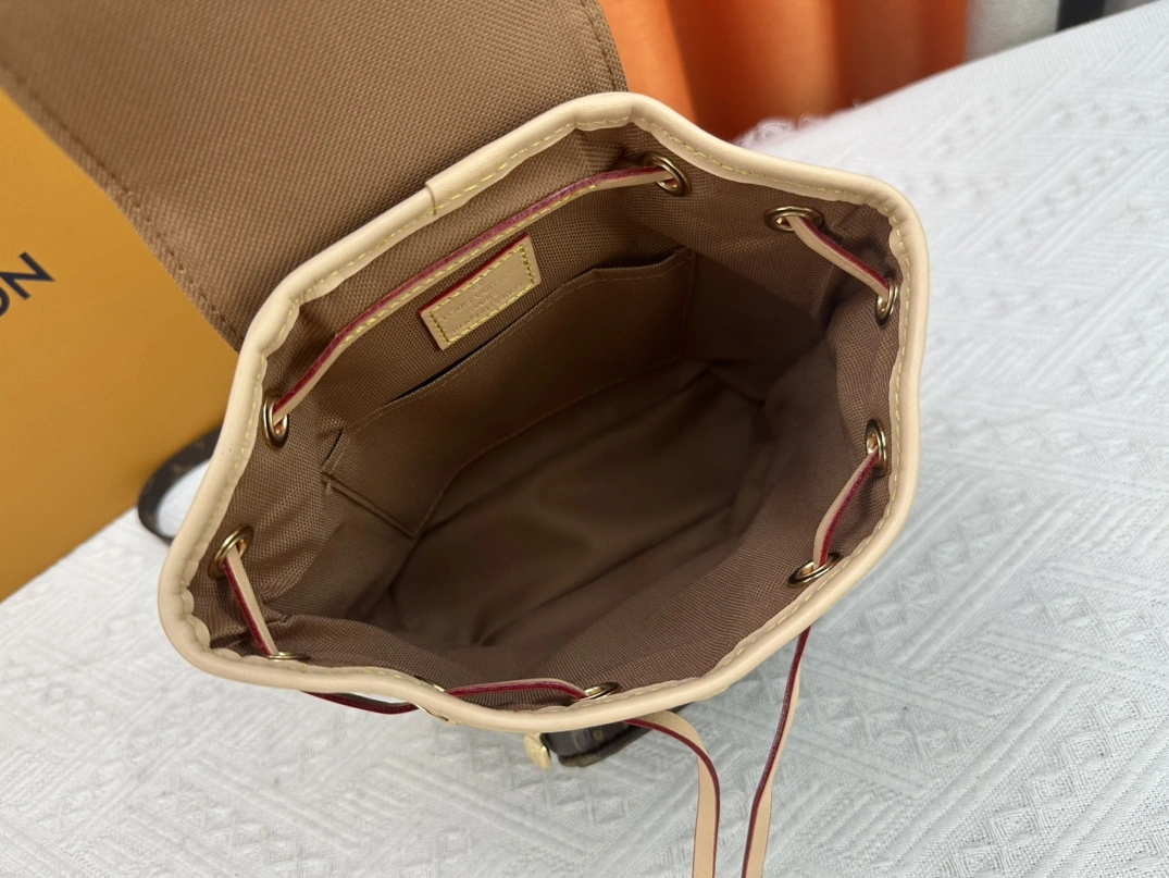 Louis Vuitton AAA Quality Backpacks For Women Trendsetting 6003