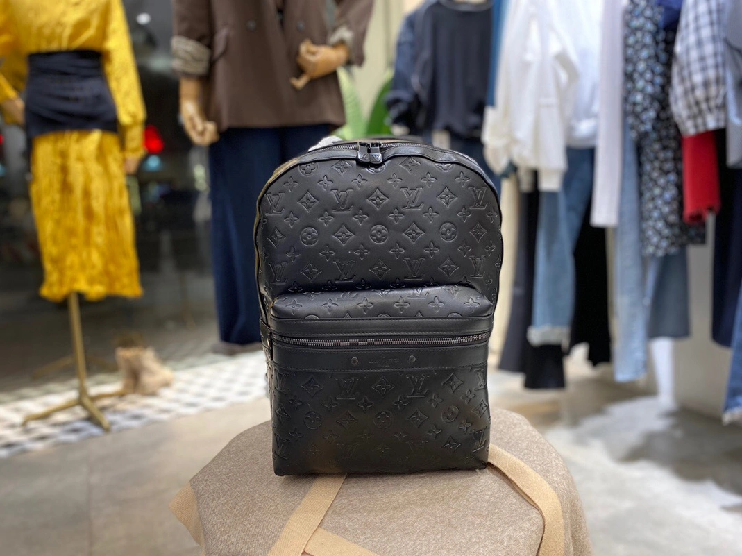 Louis Vuitton AAA Quality Backpacks Sophisticated 3969