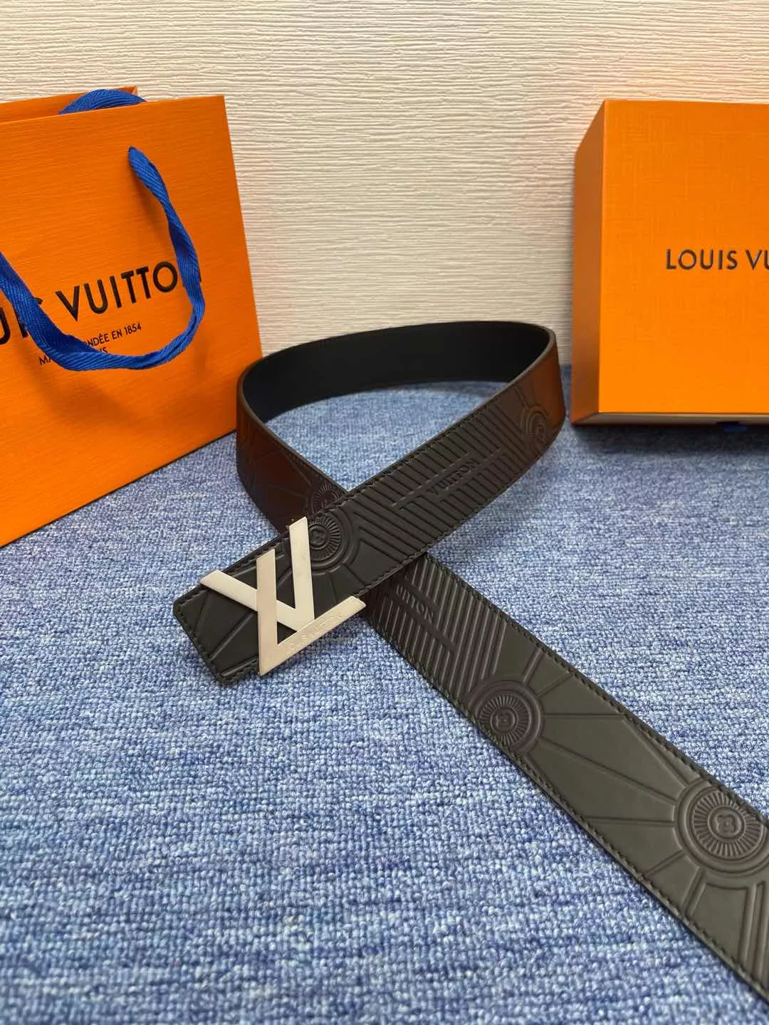 Louis Vuitton AAA Quality Belts In 4.0cm For Men Bold 6448