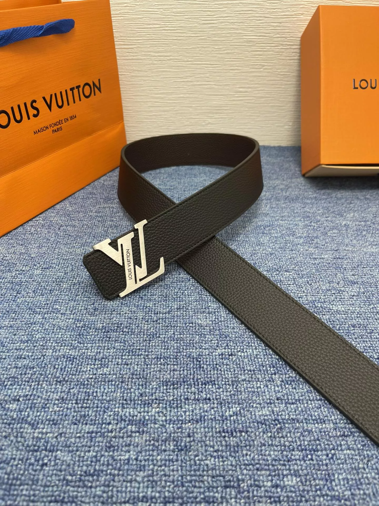 Louis Vuitton AAA Quality Belts In 4.0cm For Men Sleek 7389