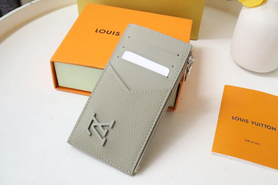 Louis Vuitton AAA Quality Card Case AllSeason 6581