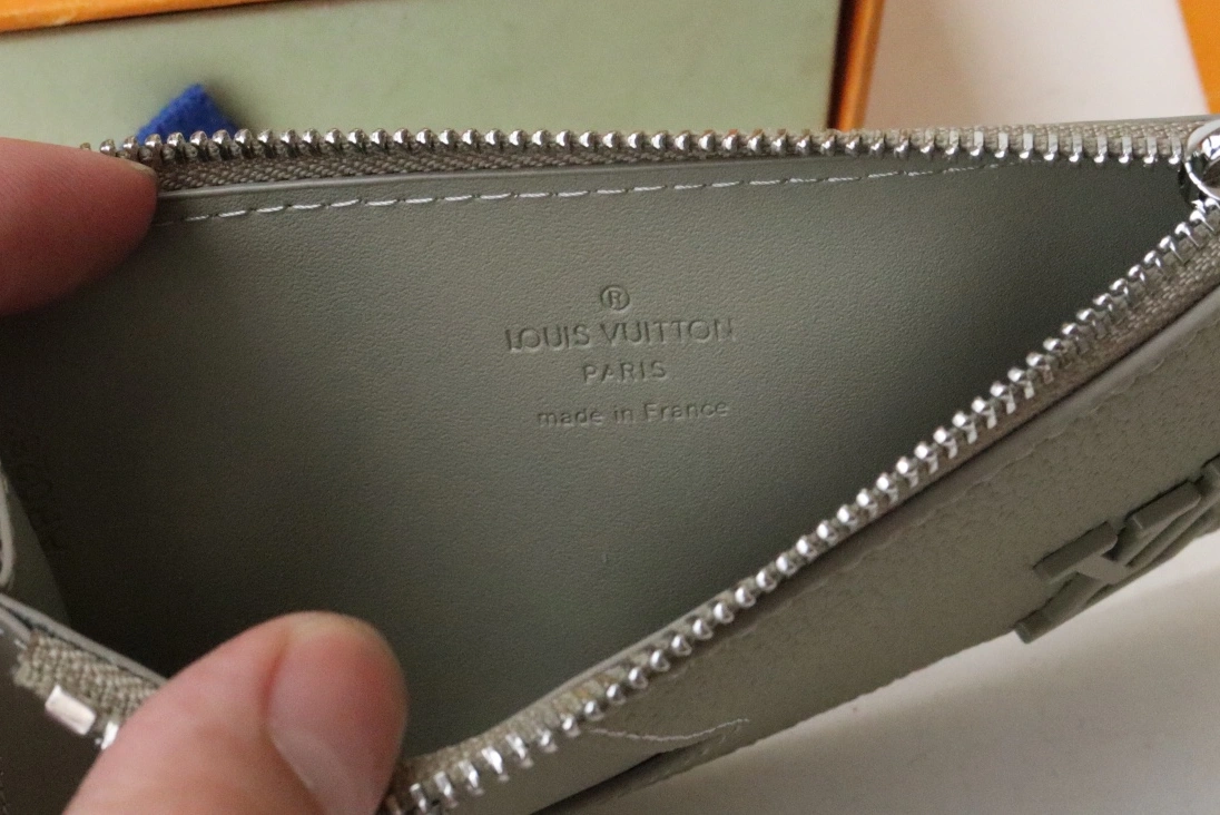 Louis Vuitton AAA Quality Card Case AllSeason 6581