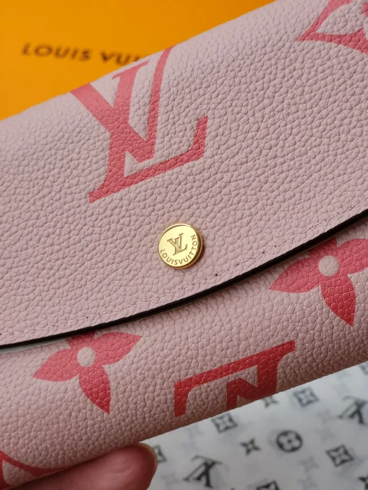Louis Vuitton AAA Quality Card Case AllSeason 9460