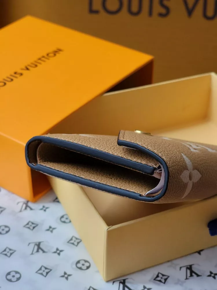 Louis Vuitton AAA Quality Card Case Breathable 7863