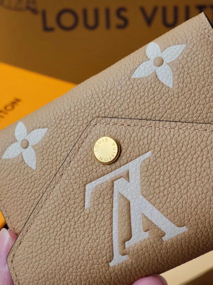 Louis Vuitton AAA Quality Card Case Breathable 7863