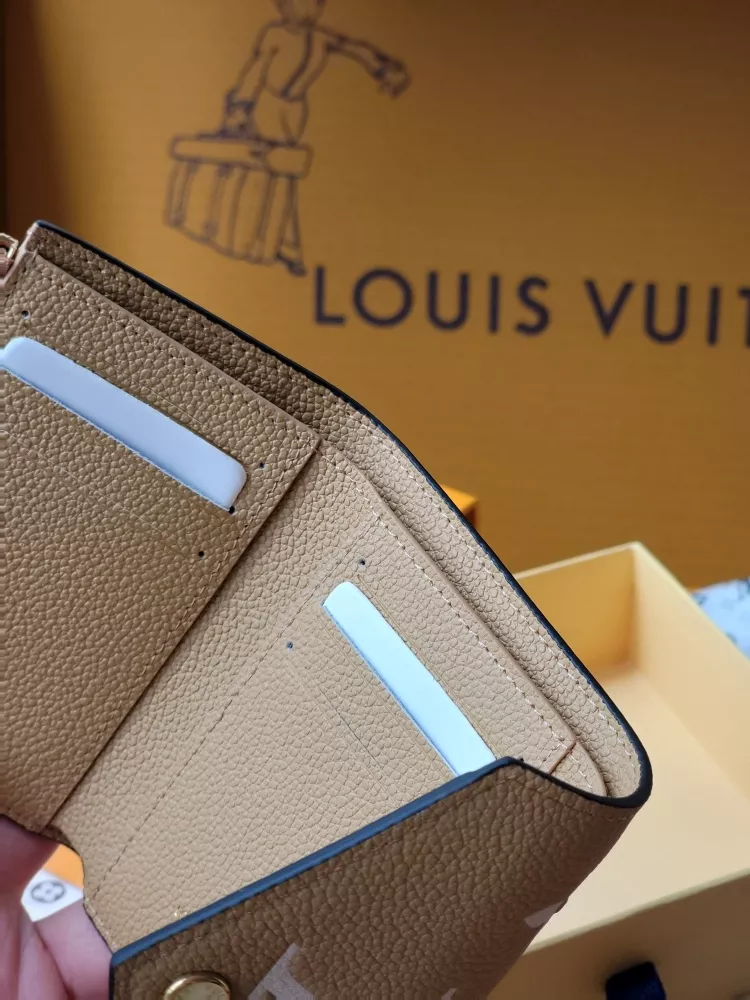 Louis Vuitton AAA Quality Card Case Breathable 7863