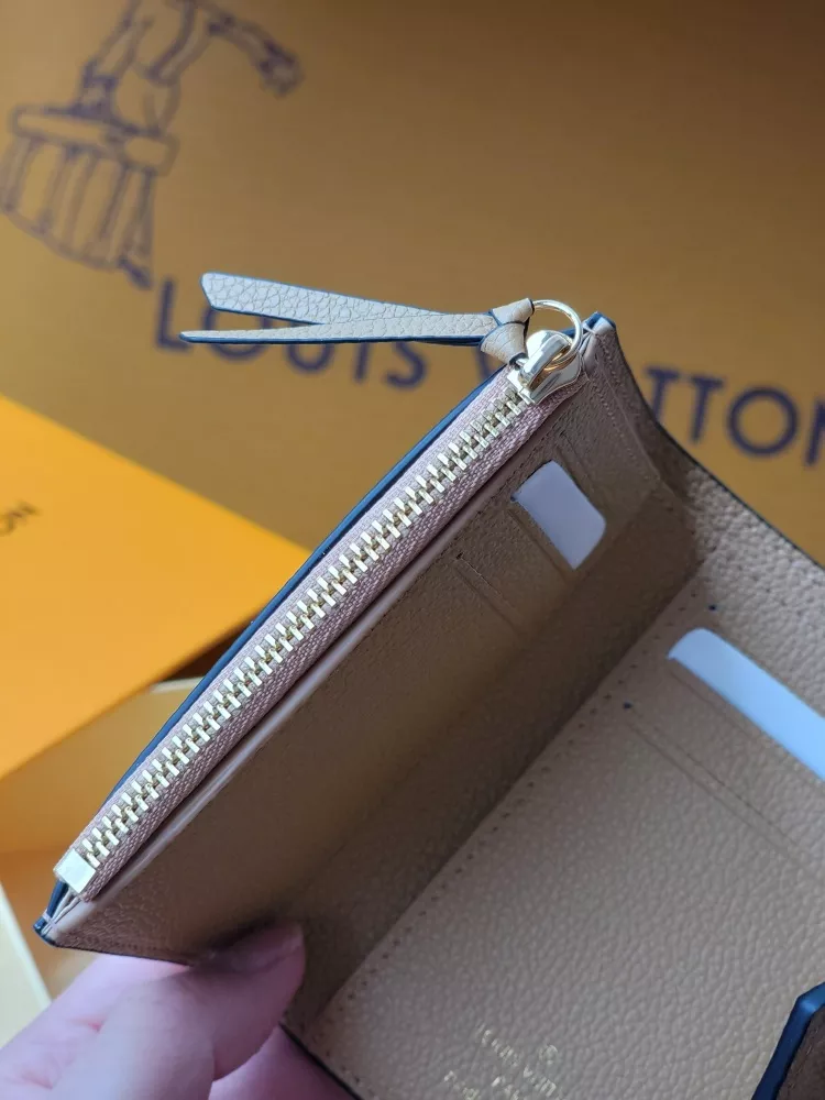 Louis Vuitton AAA Quality Card Case Breathable 7863
