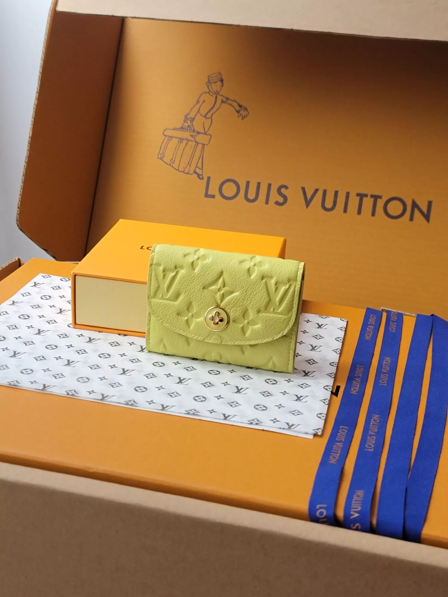 Louis Vuitton AAA Quality Card Case Bright 5261