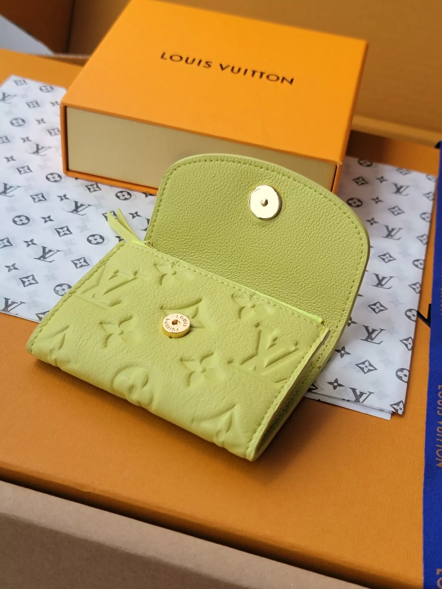 Louis Vuitton AAA Quality Card Case Bright 5261