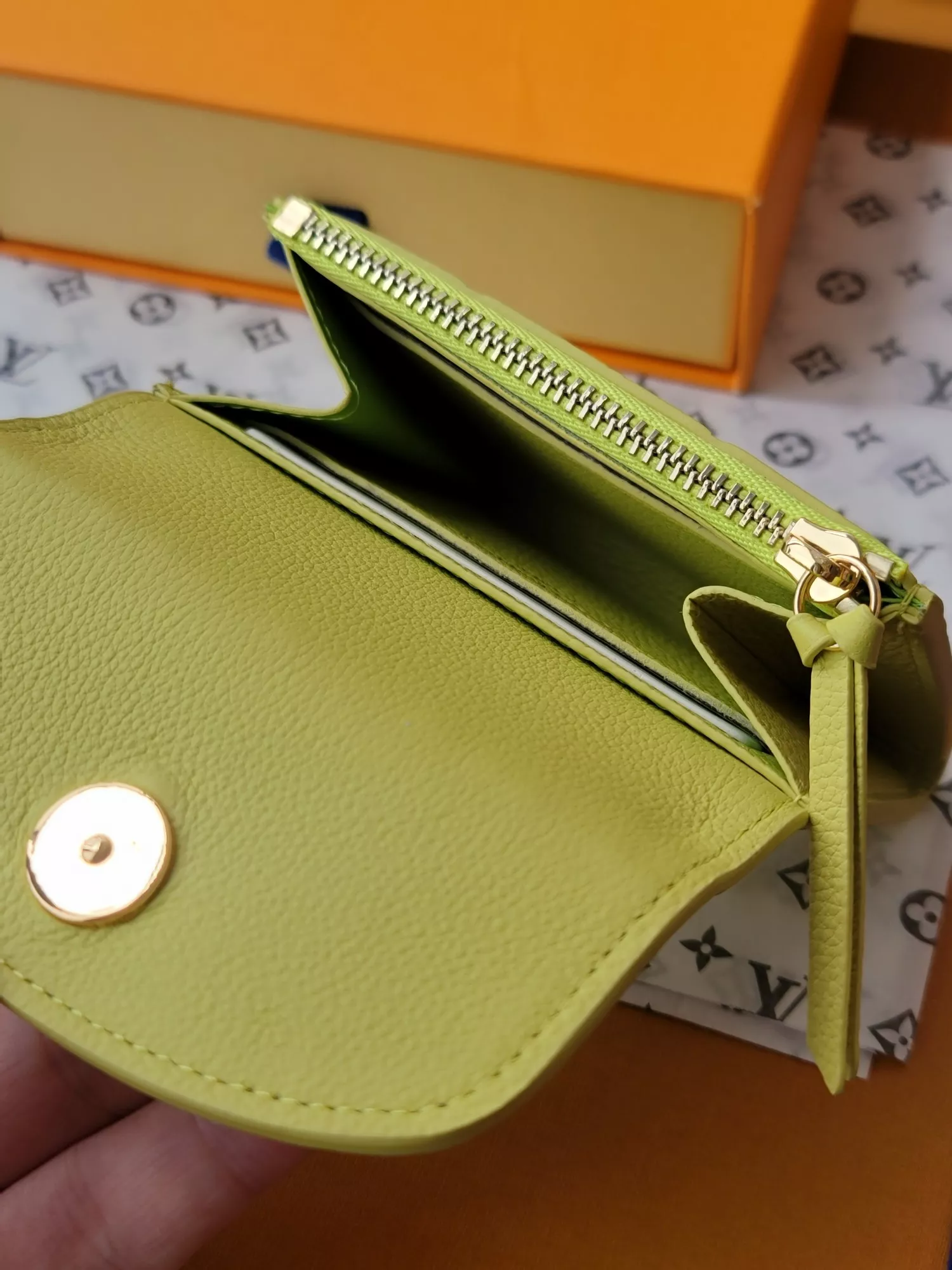 Louis Vuitton AAA Quality Card Case Bright 5261