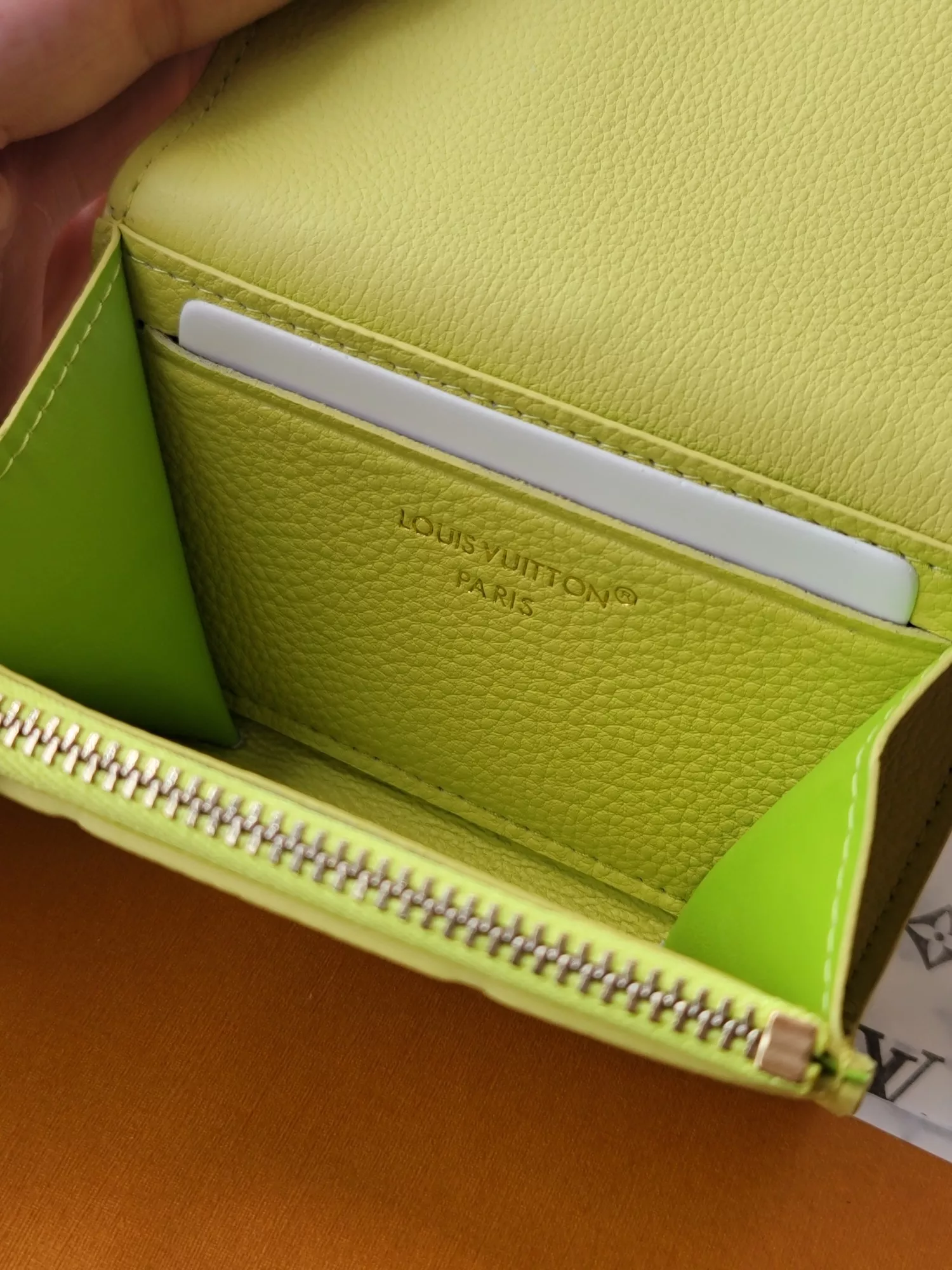 Louis Vuitton AAA Quality Card Case Bright 5261