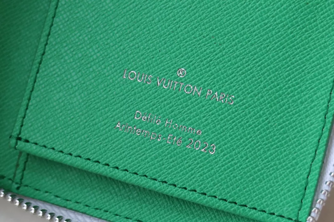 Louis Vuitton AAA Quality Card Case Classic 6785