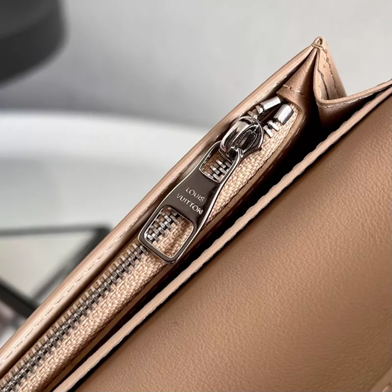 Louis Vuitton AAA Quality Card Case Comfortable 1673