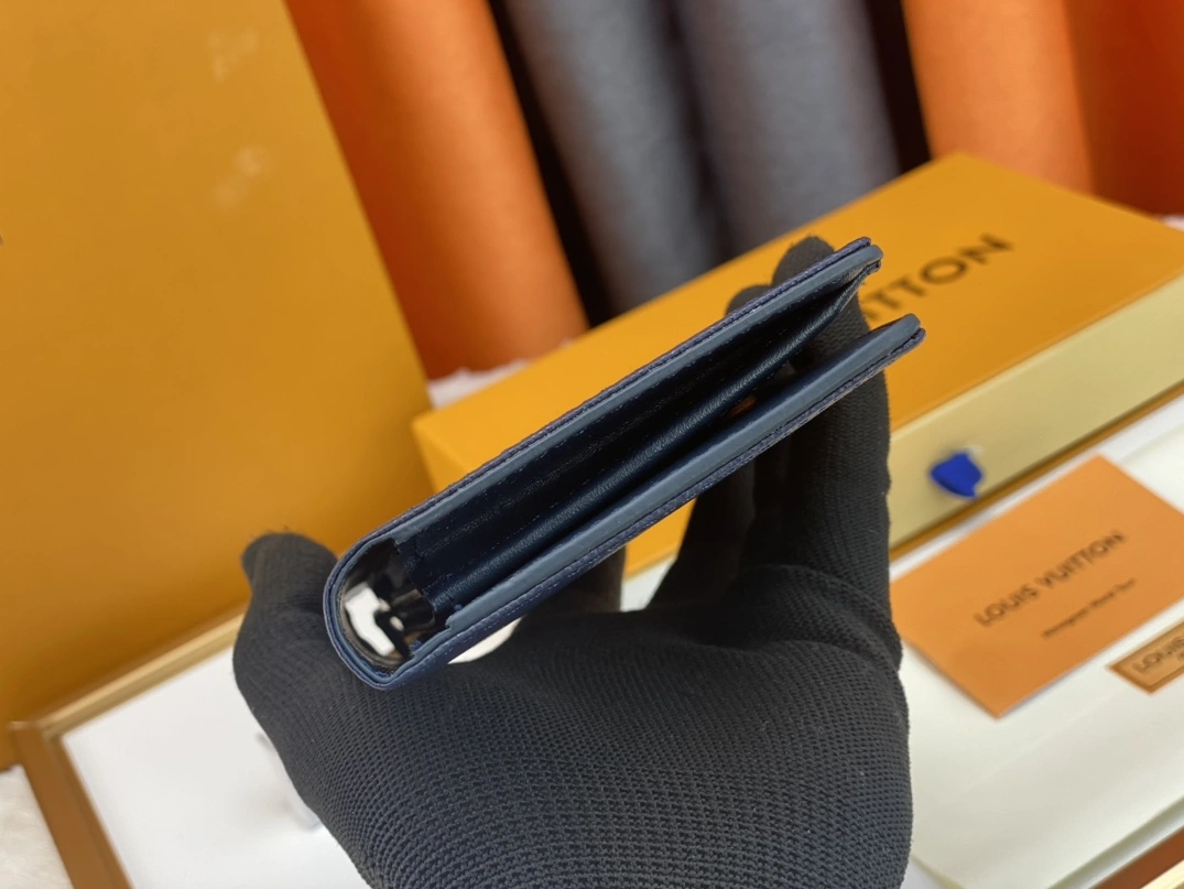 Louis Vuitton AAA Quality Card Case Comfortable 3783