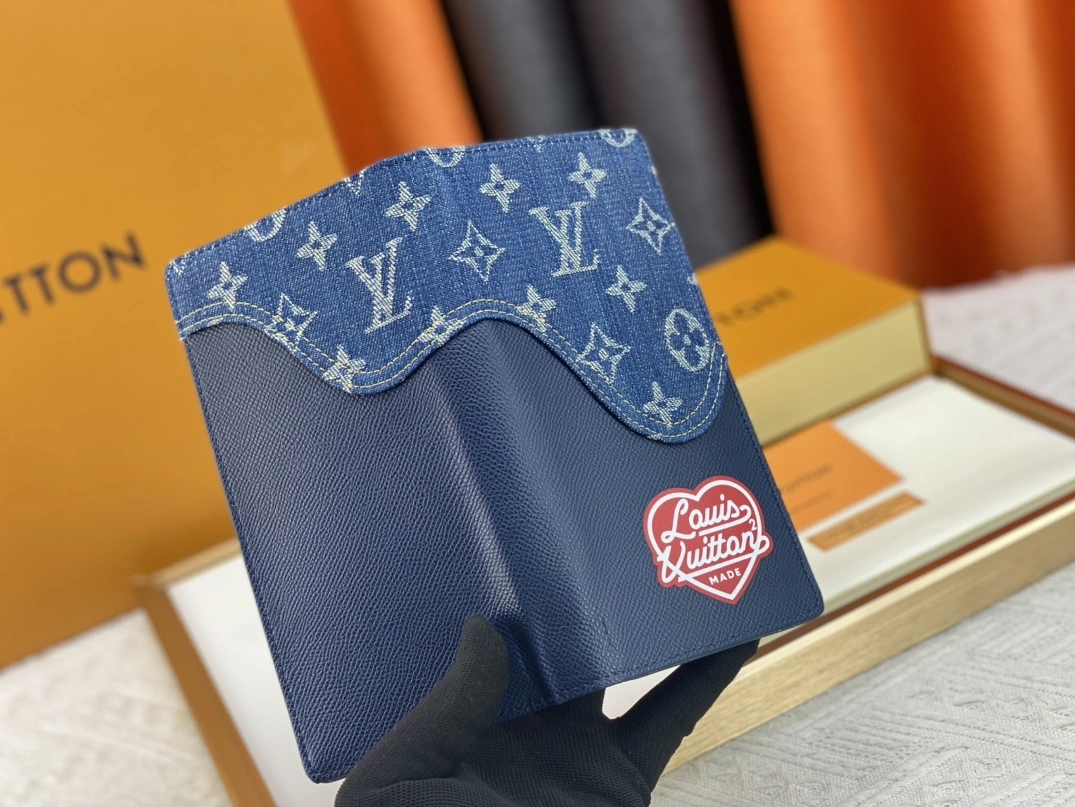 Louis Vuitton AAA Quality Card Case Comfortable 3783