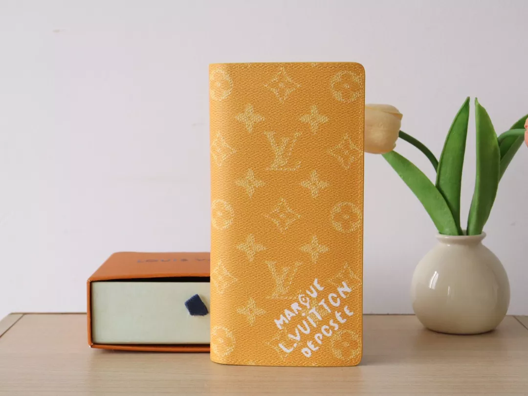 Louis Vuitton AAA Quality Card Case Comfortable 8117