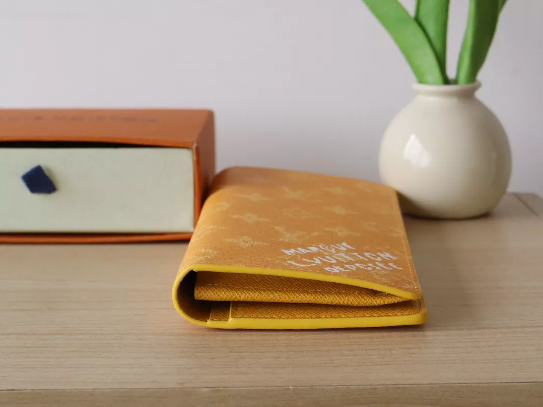 Louis Vuitton AAA Quality Card Case Comfortable 8117
