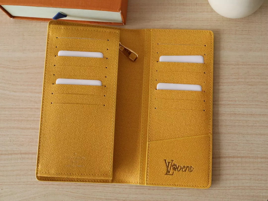 Louis Vuitton AAA Quality Card Case Comfortable 8117