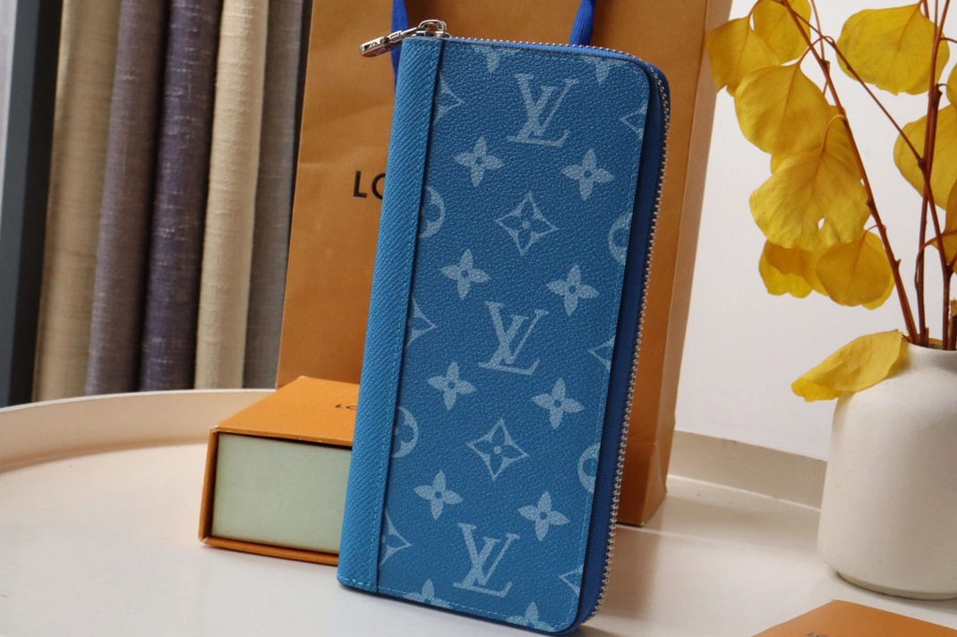 Louis Vuitton AAA Quality Card Case DailyWear 5825