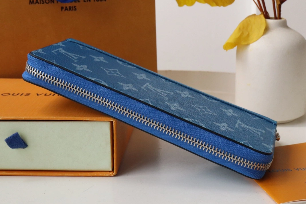 Louis Vuitton AAA Quality Card Case DailyWear 5825