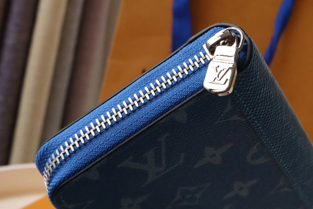 Louis Vuitton AAA Quality Card Case DailyWear 5825