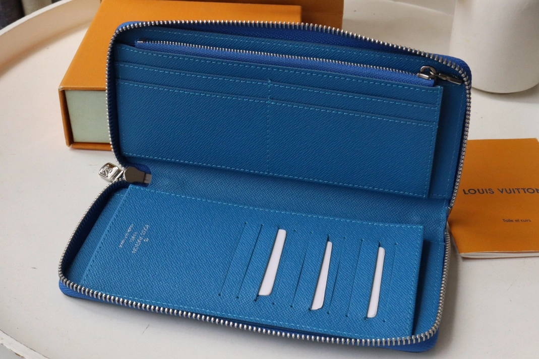 Louis Vuitton AAA Quality Card Case DailyWear 5825