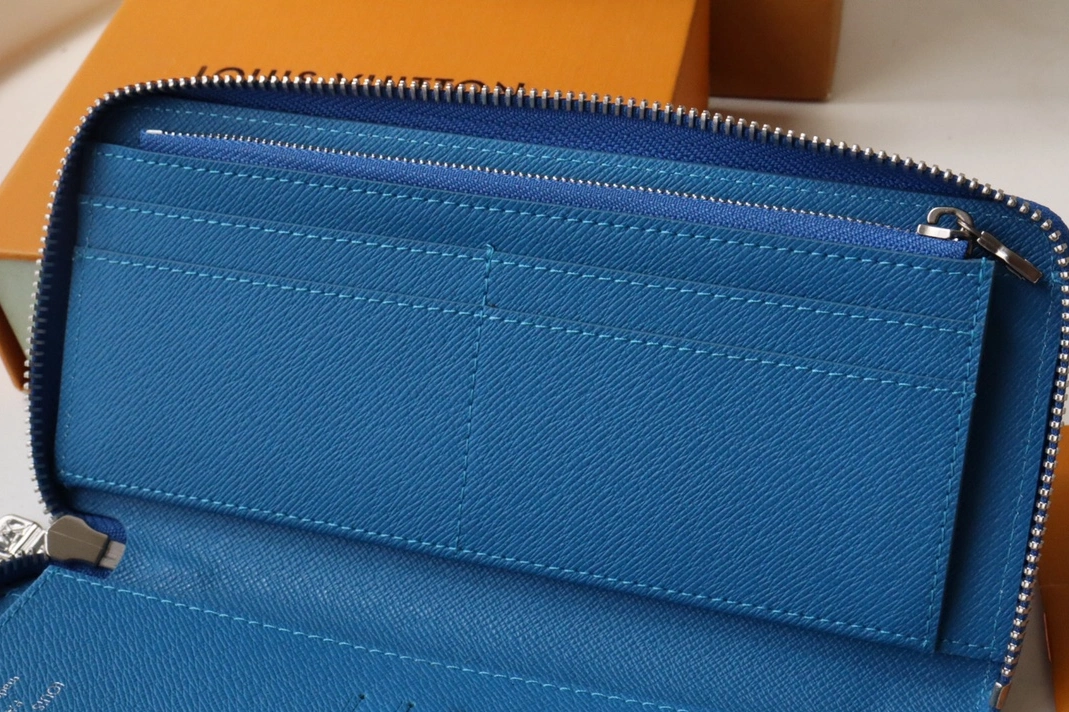 Louis Vuitton AAA Quality Card Case DailyWear 5825