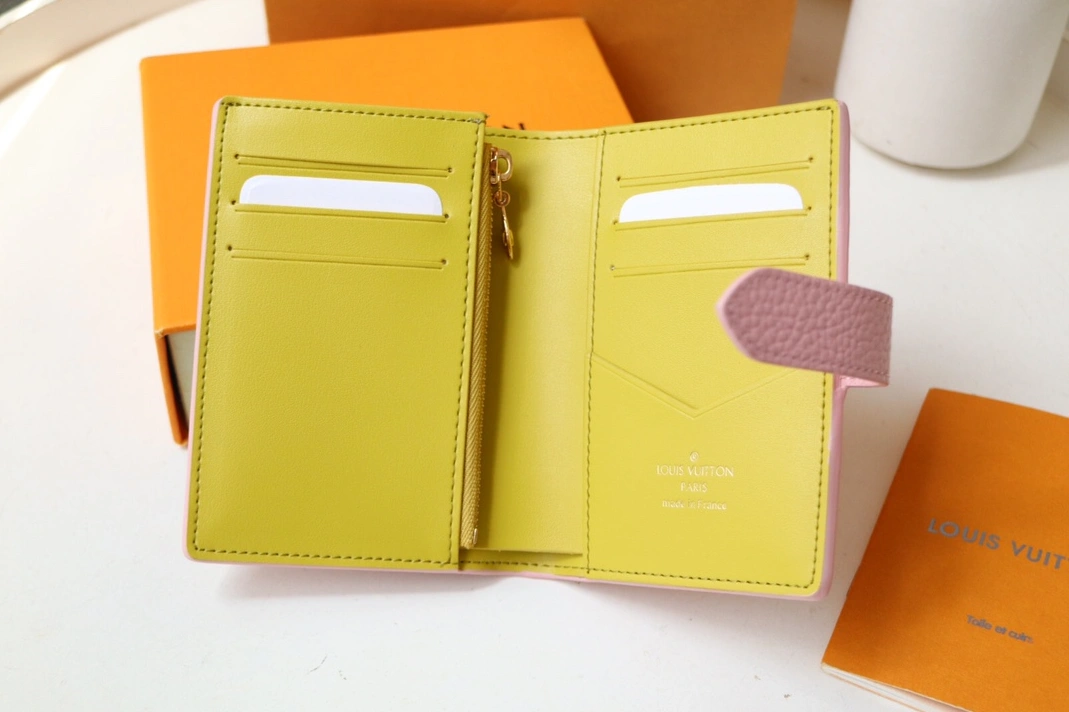 Louis Vuitton AAA Quality Card Case Durable 3063