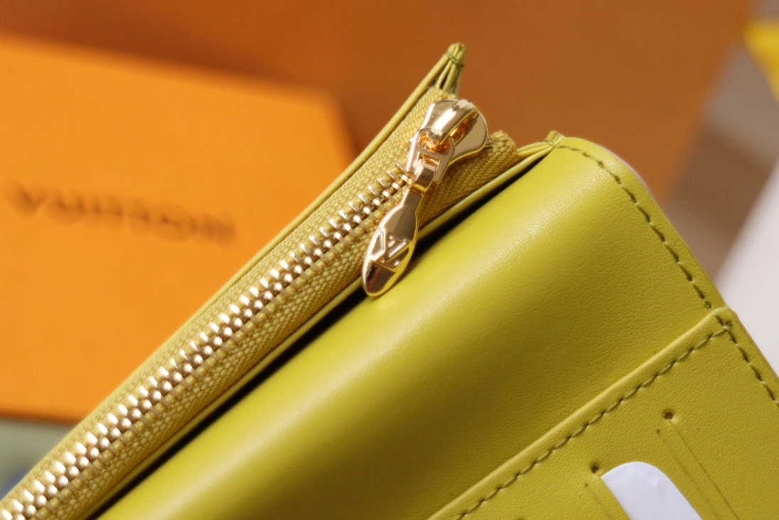 Louis Vuitton AAA Quality Card Case Durable 3063