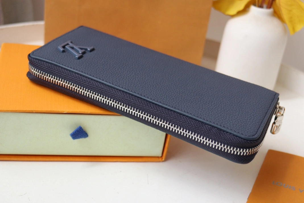 Louis Vuitton AAA Quality Card Case EasyMatch 1122
