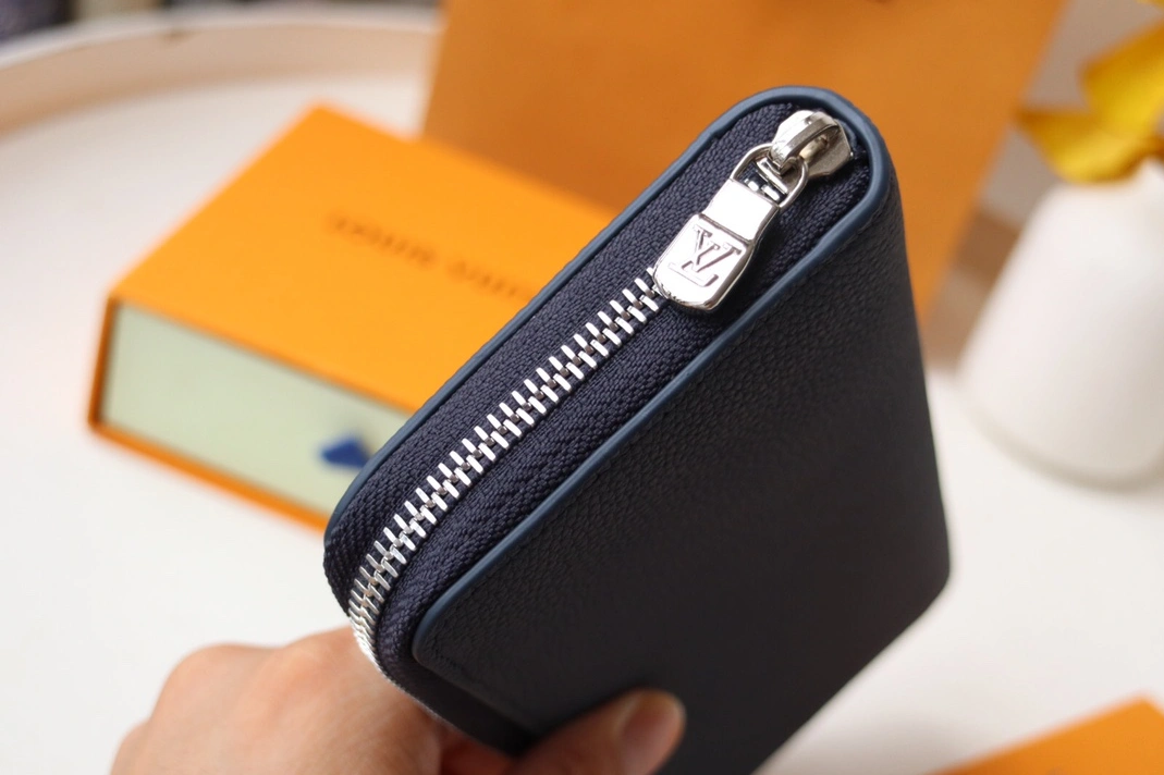 Louis Vuitton AAA Quality Card Case EasyMatch 1122