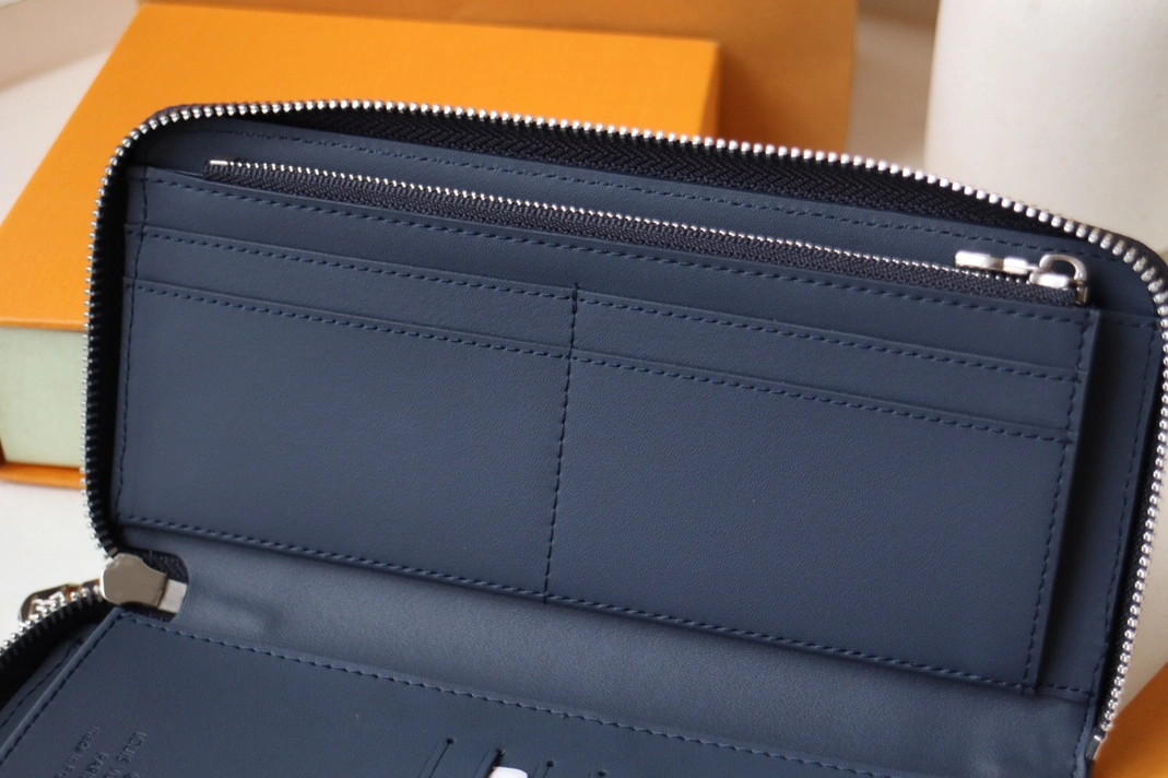 Louis Vuitton AAA Quality Card Case EasyMatch 1122