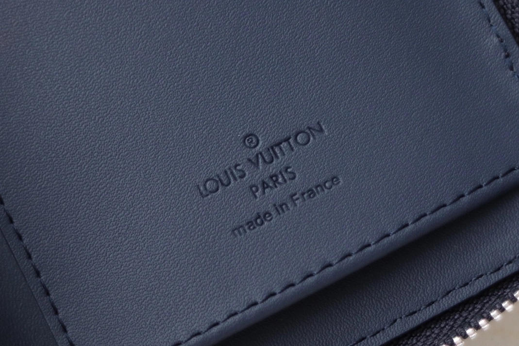 Louis Vuitton AAA Quality Card Case EasyMatch 1122