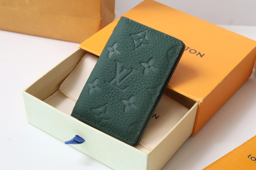 Louis Vuitton AAA Quality Card Case Efficient 4653