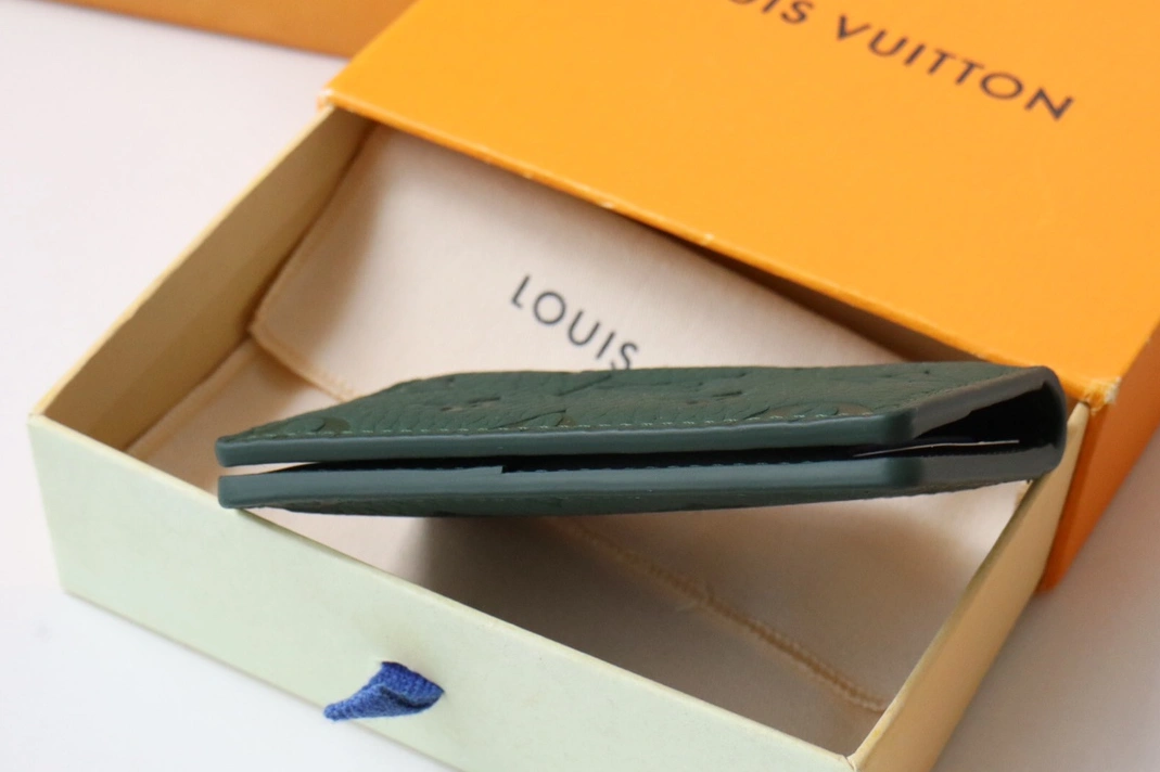 Louis Vuitton AAA Quality Card Case Efficient 4653