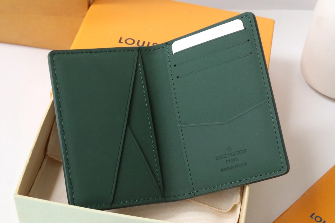 Louis Vuitton AAA Quality Card Case Efficient 4653