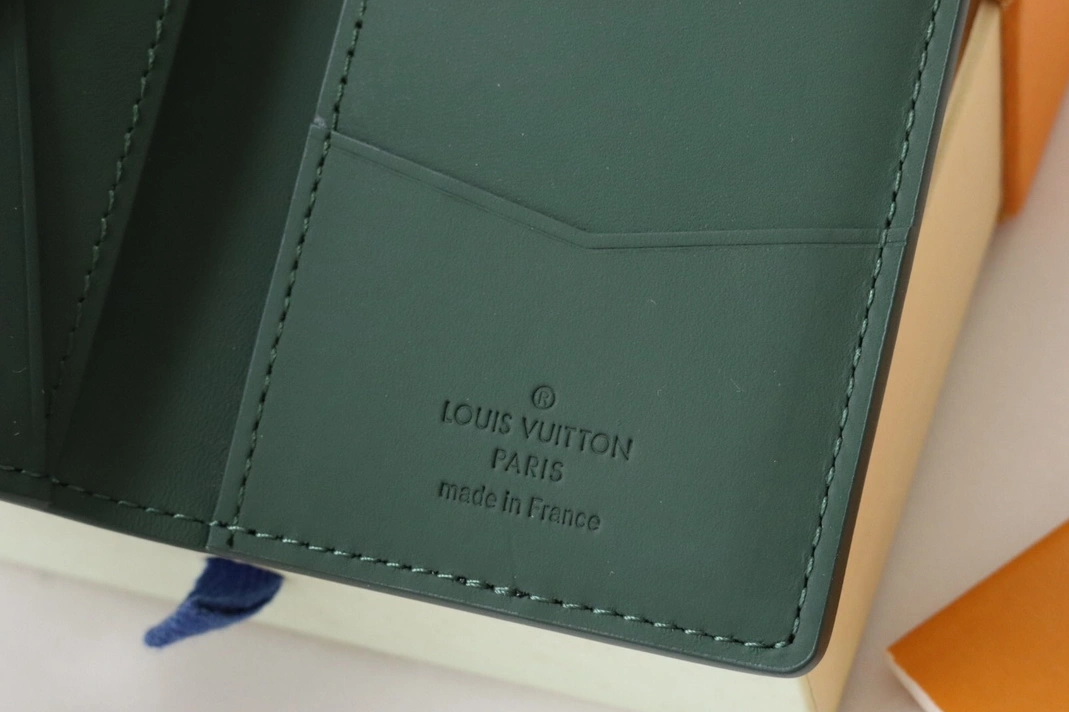 Louis Vuitton AAA Quality Card Case Efficient 4653