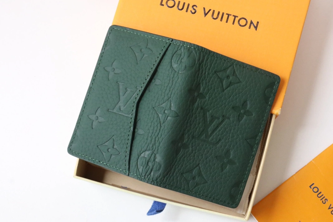 Louis Vuitton AAA Quality Card Case Efficient 4653