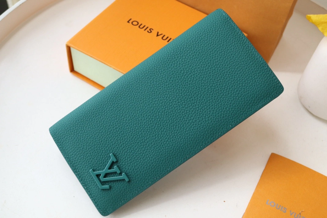 Louis Vuitton AAA Quality Card Case Fashionable 489