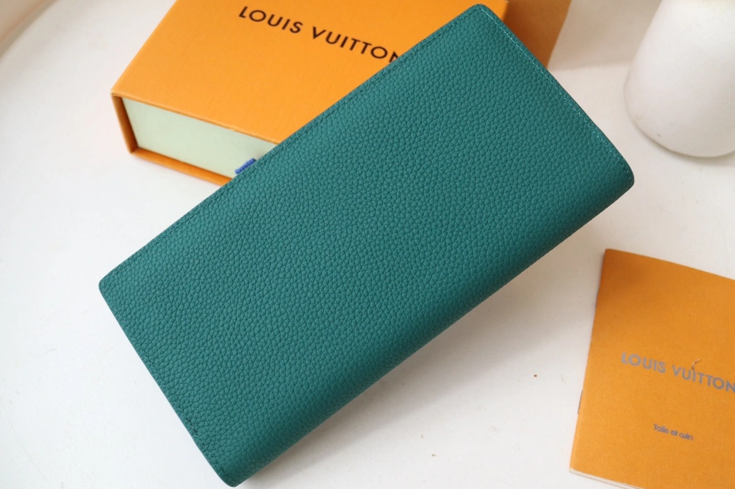 Louis Vuitton AAA Quality Card Case Fashionable 489