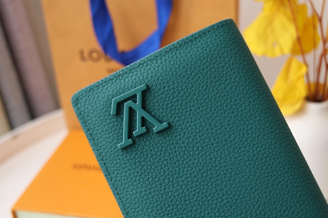 Louis Vuitton AAA Quality Card Case Fashionable 489