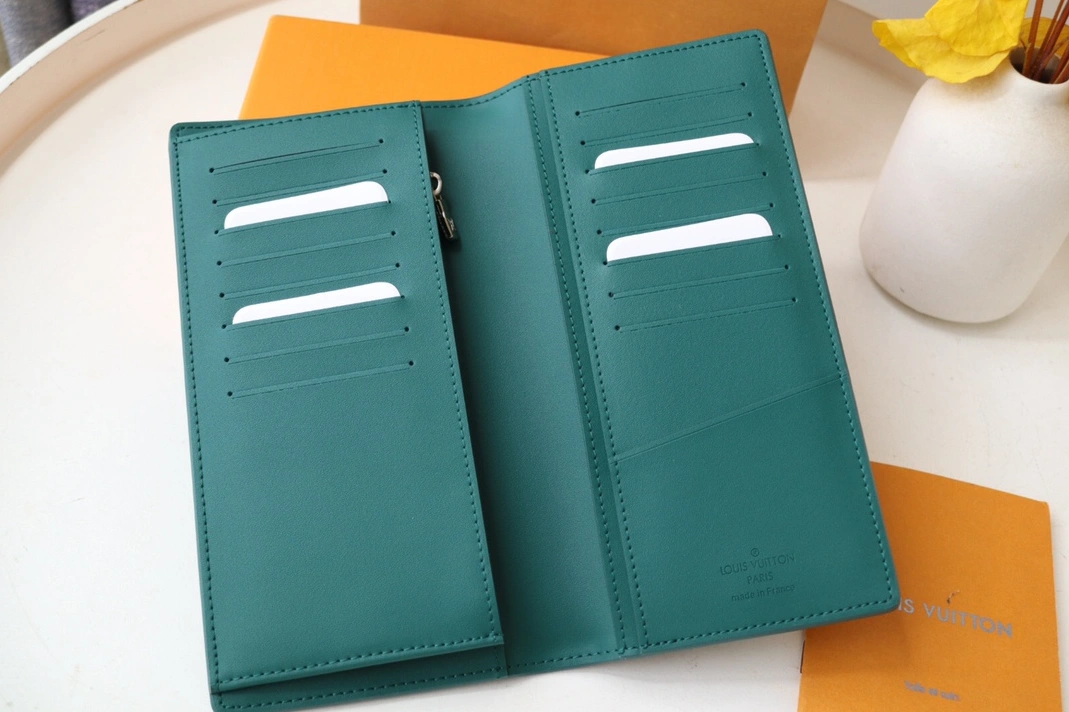 Louis Vuitton AAA Quality Card Case Fashionable 489